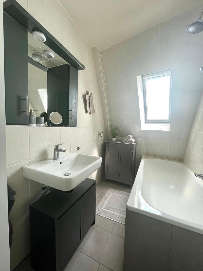 City Apartment, Ferienwohnung 3 Zkdb, Balkon, Dachgeschoss, Naehe Duesseldorf 크레펠트 외부 사진